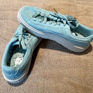 🦋Puma Platform Suede Sneakers - Size 9🦋